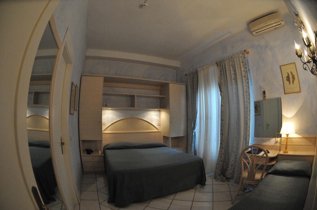 Hotel Atlantic Marina di Carrara Szoba fotó